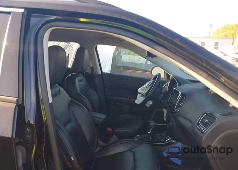 2019 Jeep Compass Limited 4X4 from USA, damaged, VIN 3C4NJDCBXKT679305